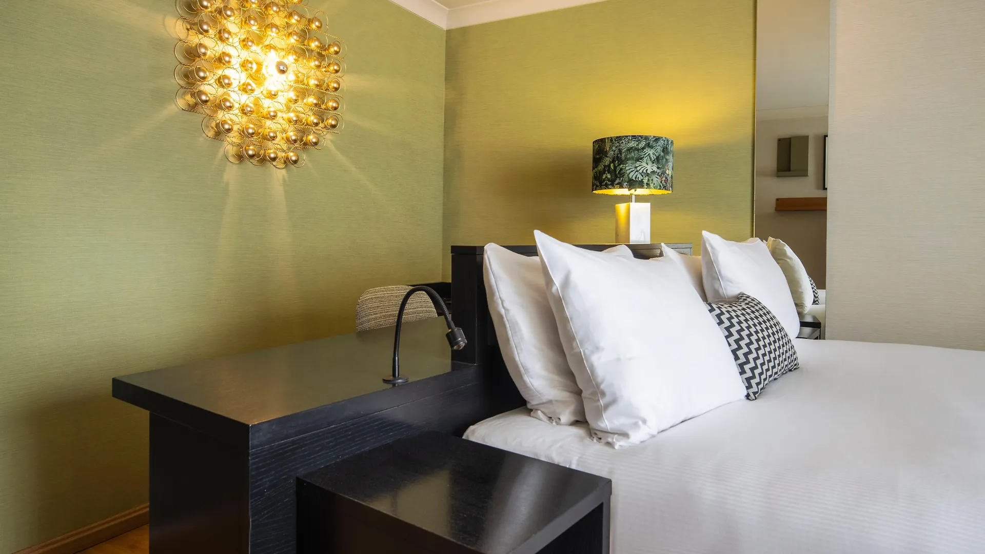 Holiday Inn Hotel Brussels Airport By Ihg Diegem